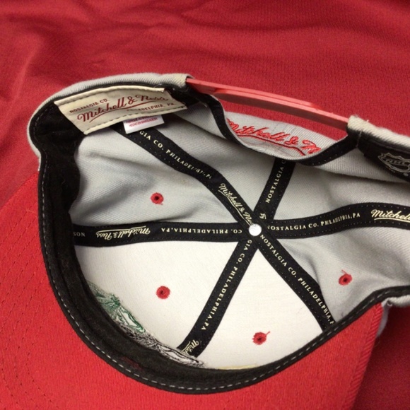 NHL CHICAGO BLACKHAWKS watch and hat combo - Picture 2 of 4